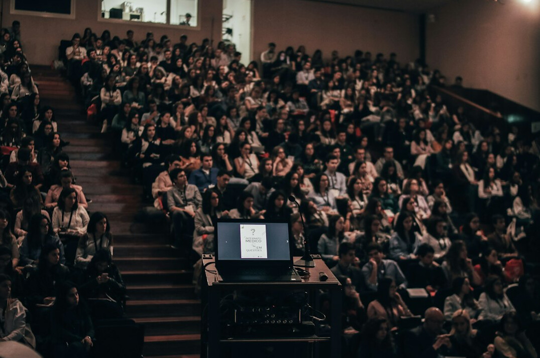 audience listening to speaker