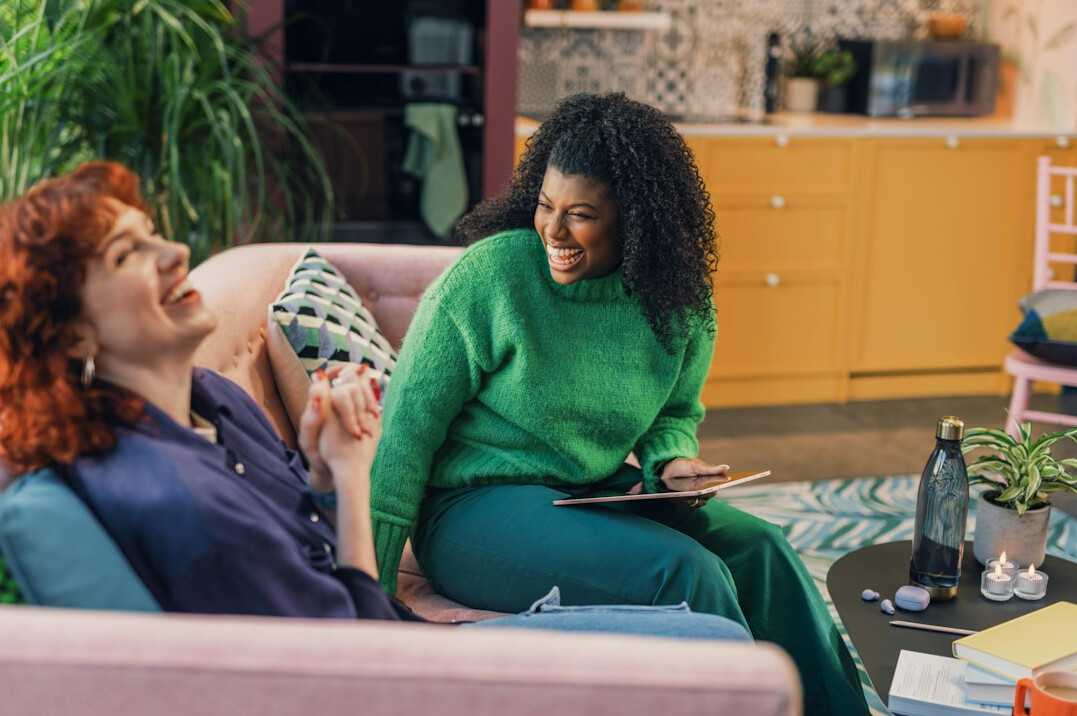 friends talking on couch